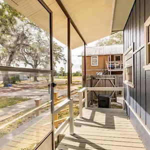 3-bed Walk To Historic Downtown Holiday home